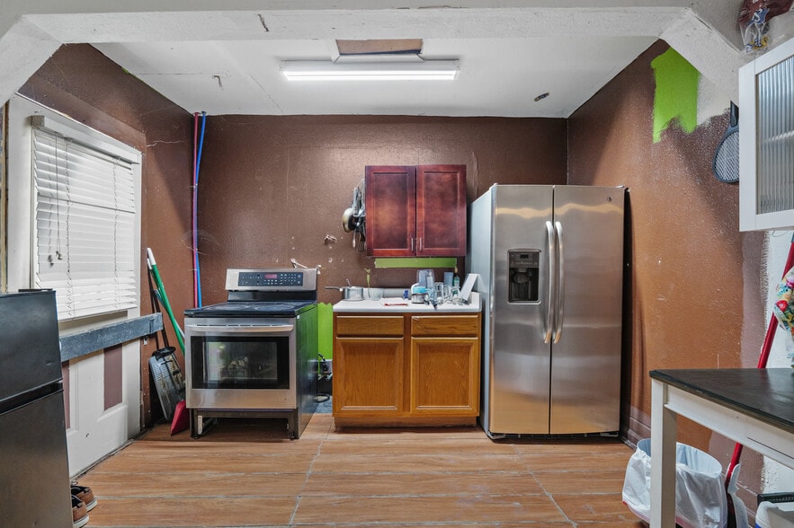 More Photos Of 611 Fredericksburg Rd, San Antonio Freestanding For Lease
