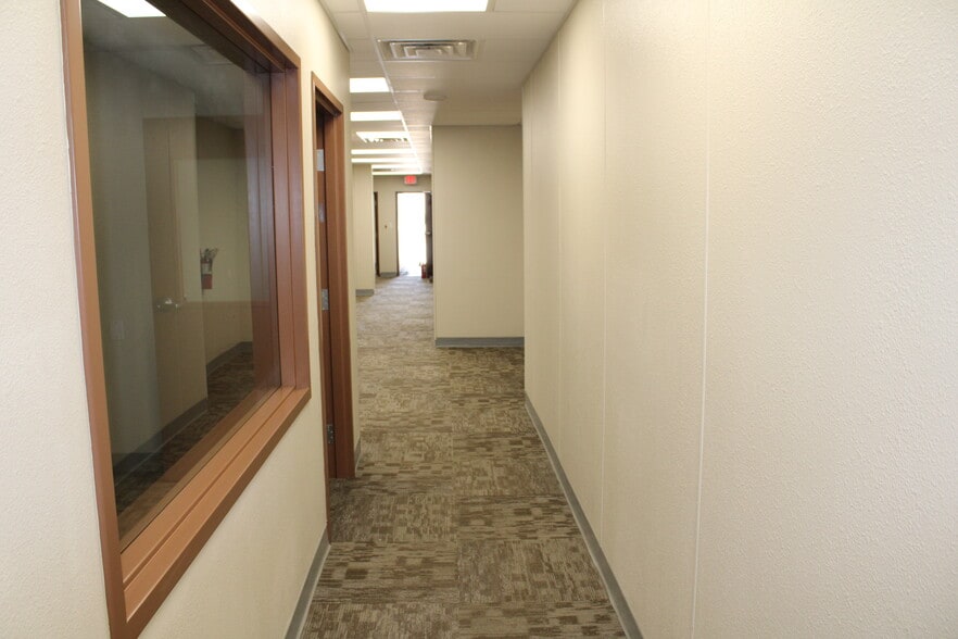 More Photos Of 1936 W Commerce St, Dallas Industrial For Lease
