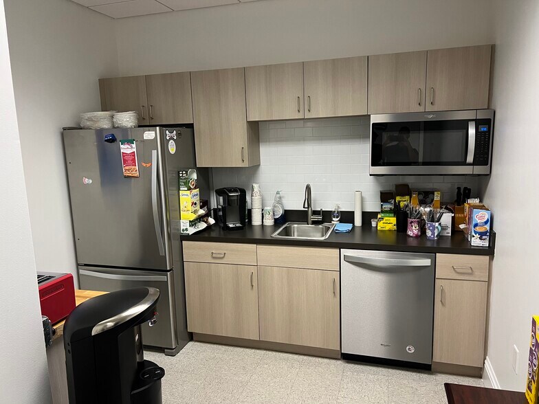 More Photos Of 999 Vanderbilt Beach Rd, Naples Office For Lease