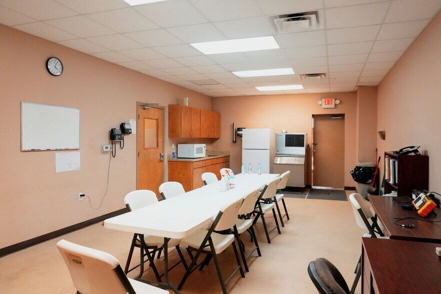 More Photos Of 9002 Leopard St, Corpus Christi Industrial For Sale