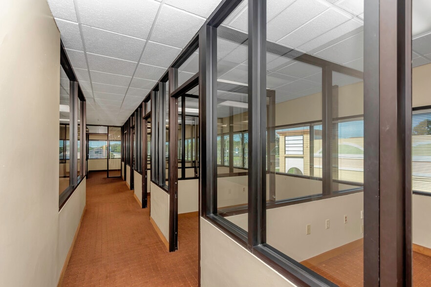 More Photos Of 5801 Ulmerton Rd, Clearwater Loft Creative Space For Lease