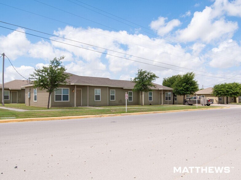 More Photos Of 1306 E 12th St, Big Lake Apartments For Sale