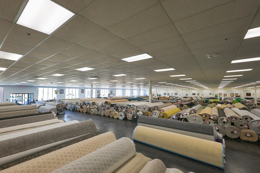 More Photos Of 1860 28th St SE, Grand Rapids Freestanding For Sale