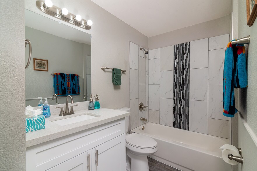 More Photos Of 515 W Pebble Beach Dr, Tempe Specialty For Sale