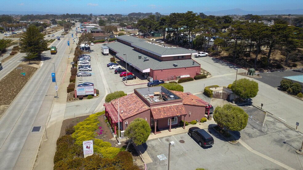 More Photos Of 3056 Del Monte Blvd, Marina General Retail For Lease