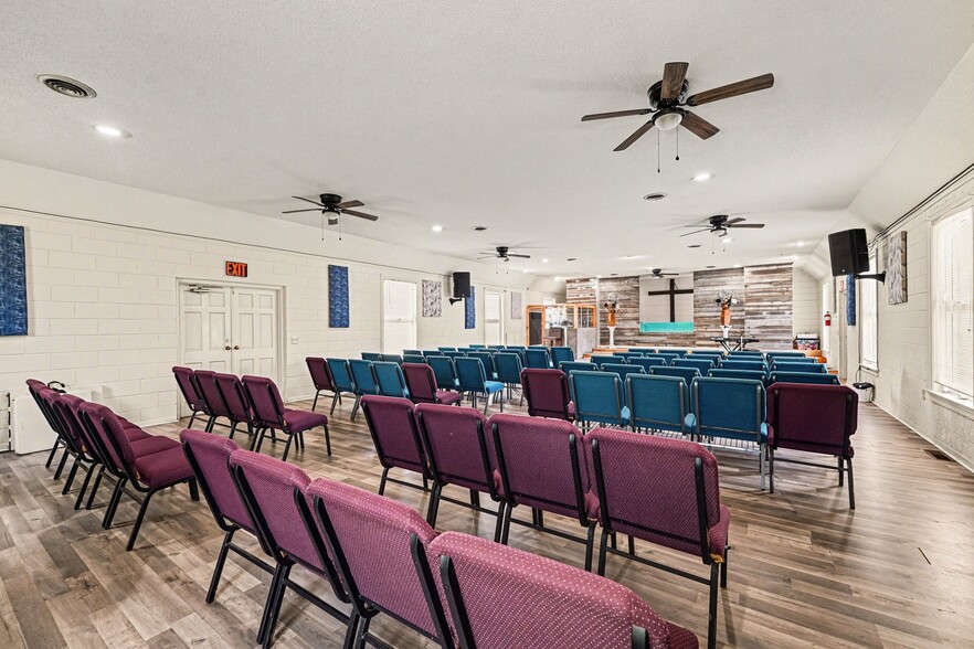 More Photos Of 1381 Lees Chapel Rd, Greensboro Specialty For Sale