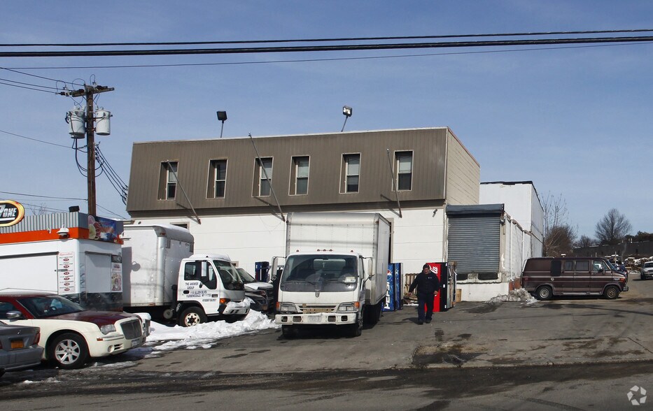 More Photos Of 118 Allen Blvd, Farmingdale Warehouse For Lease