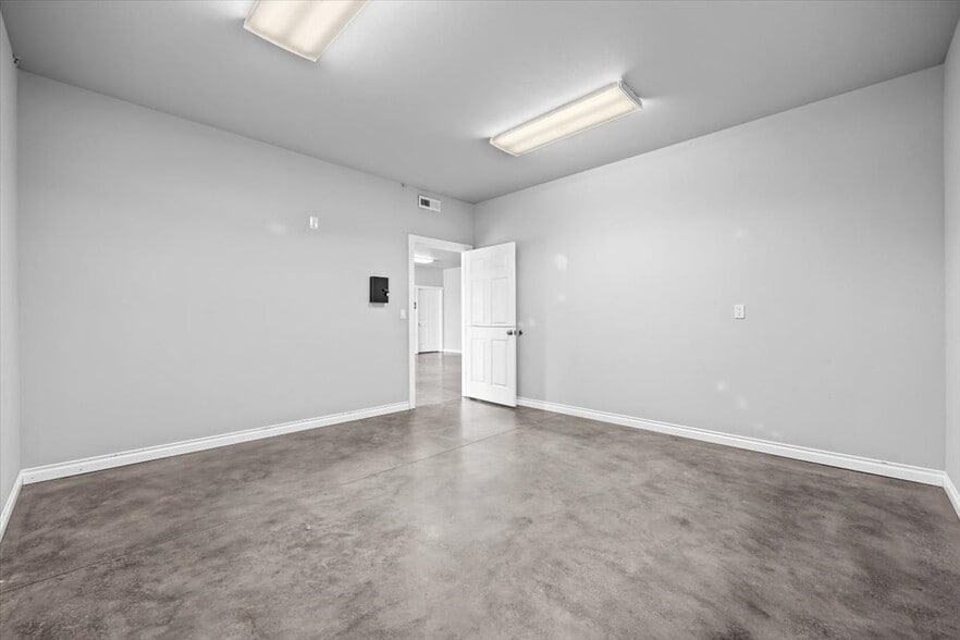 More Photos Of 4771 W Van Giesen St, West Richland Light Distribution For Lease