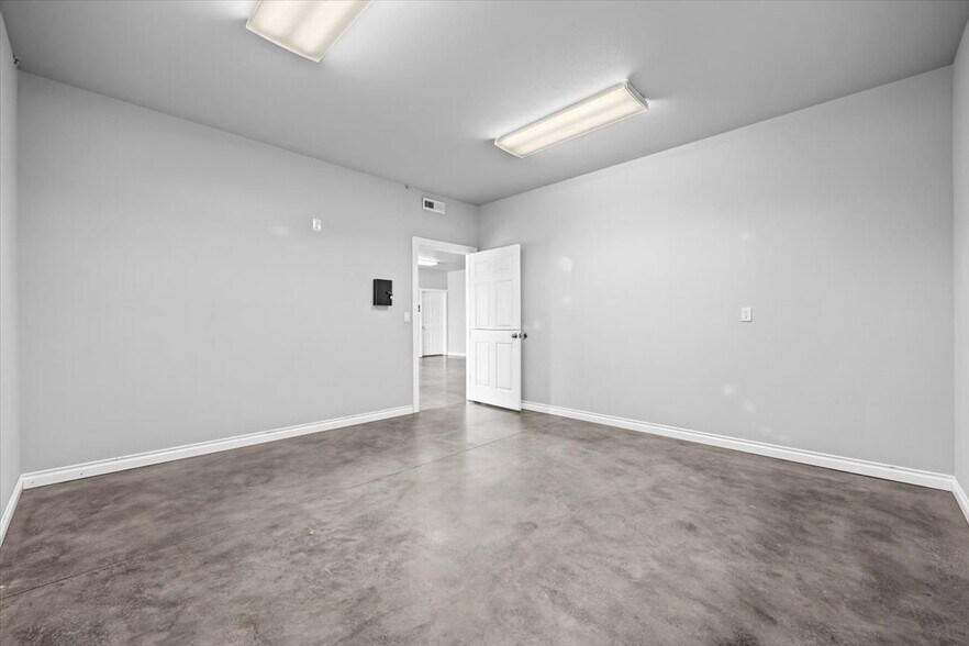 More Photos Of 4771 W Van Giesen St, West Richland Light Distribution For Sale