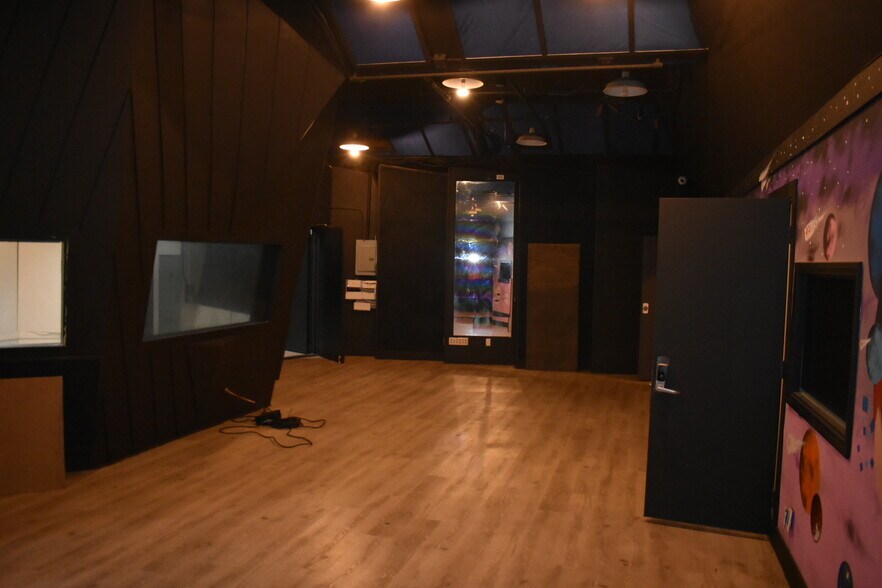 More Photos Of 1655 S Compton Ave, Los Angeles Manufacturing For Sale