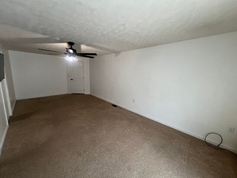 More Photos Of 380 S Main St, De Graff Light Manufacturing For Sale