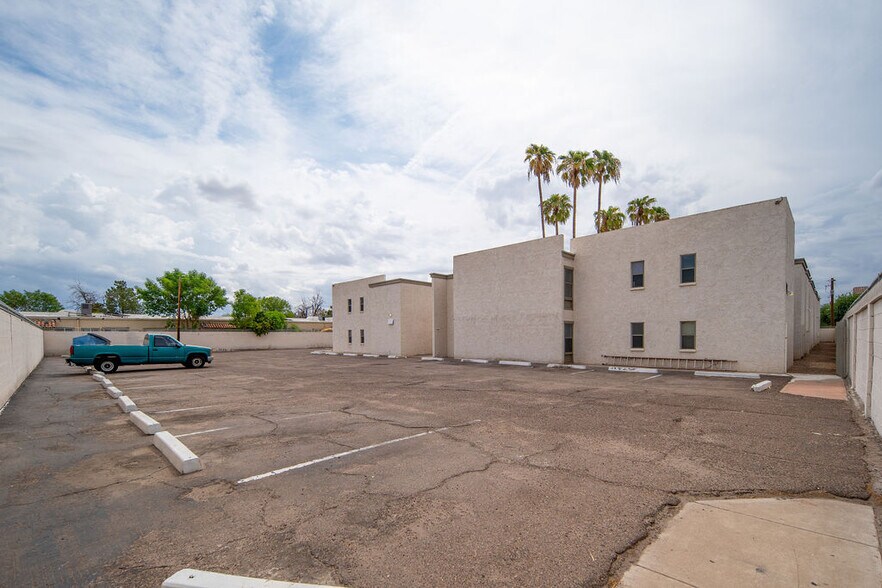 More Photos Of 2432 W Turney Ave, Phoenix Shelter For Sale