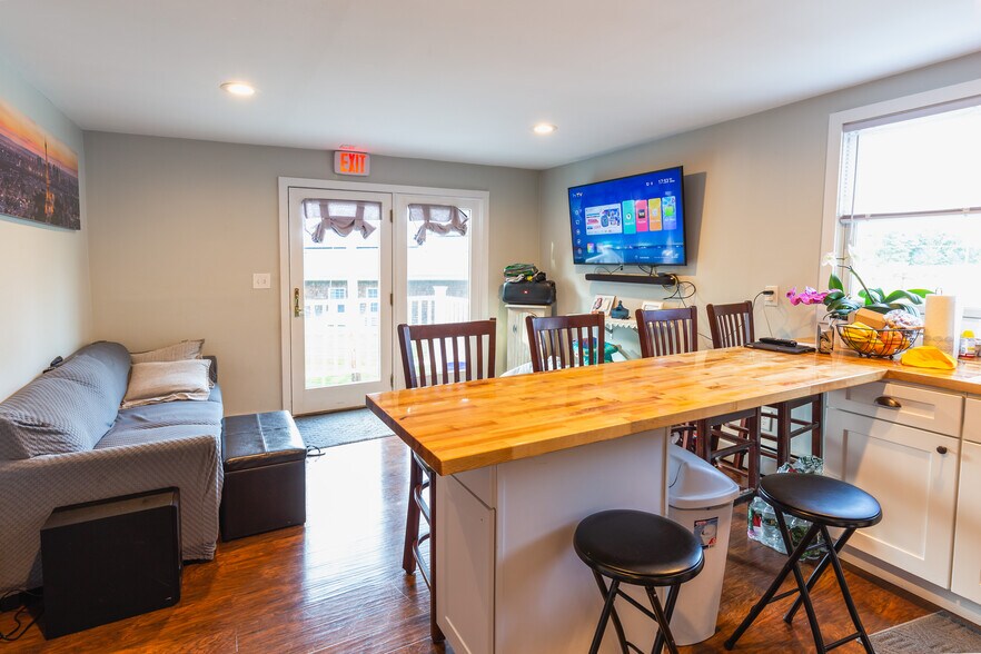 More Photos Of 176-178 Court St, Plymouth Apartments For Sale