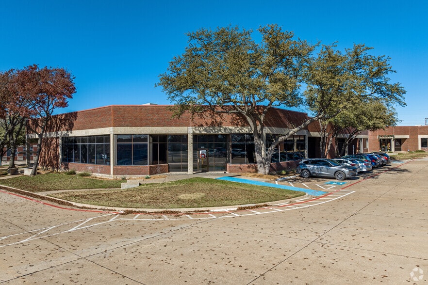 More Photos Of 3033 Kellway Dr, Carrollton Research And Development For Lease