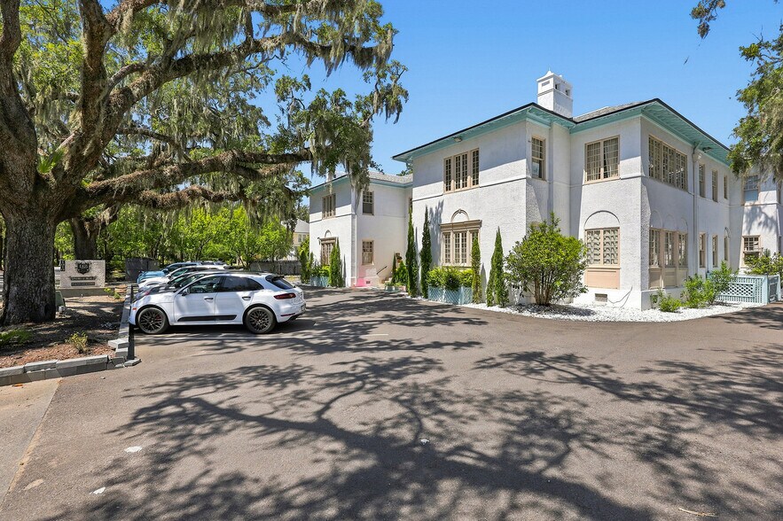 More Photos Of 1010 E Victory Dr, Savannah Office For Lease