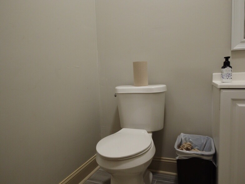 More Photos Of 861 Commerce Dr SW, Conyers Office Residential For Lease