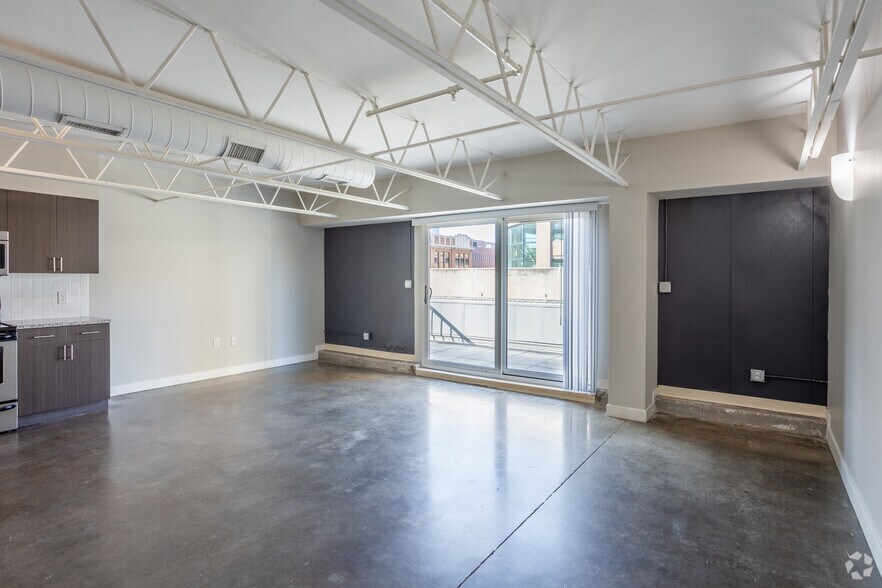 More Photos Of 717 Locust St, Des Moines Apartments For Lease