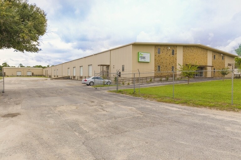 More Photos Of 366 W Taft Vineland Rd, Orlando Warehouse For Lease