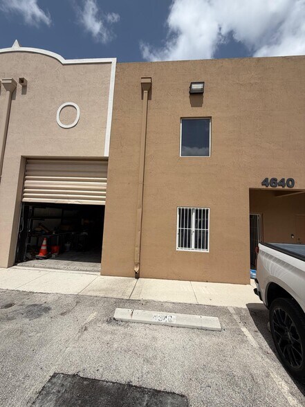 More Photos Of 4640 NW 133rd St, Opa Locka Warehouse For Sale