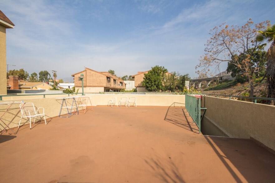 More Photos Of 404 Lincoln Ave, Glendale Apartments For Sale