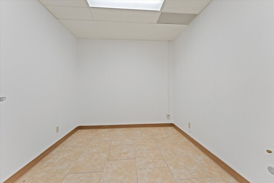 More Photos Of 711 Pelissier St, Windsor Office For Sale