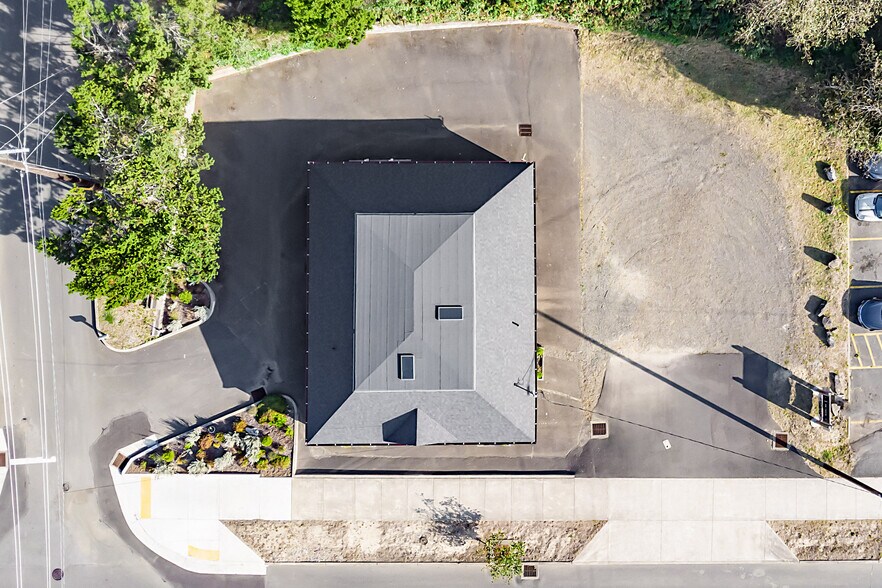 More Photos Of 3110 SE Highway 101, Lincoln City Storefront For Sale