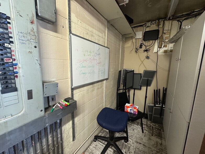 More Photos Of 2142 Santiam Hwy SE, Albany Freestanding For Sale