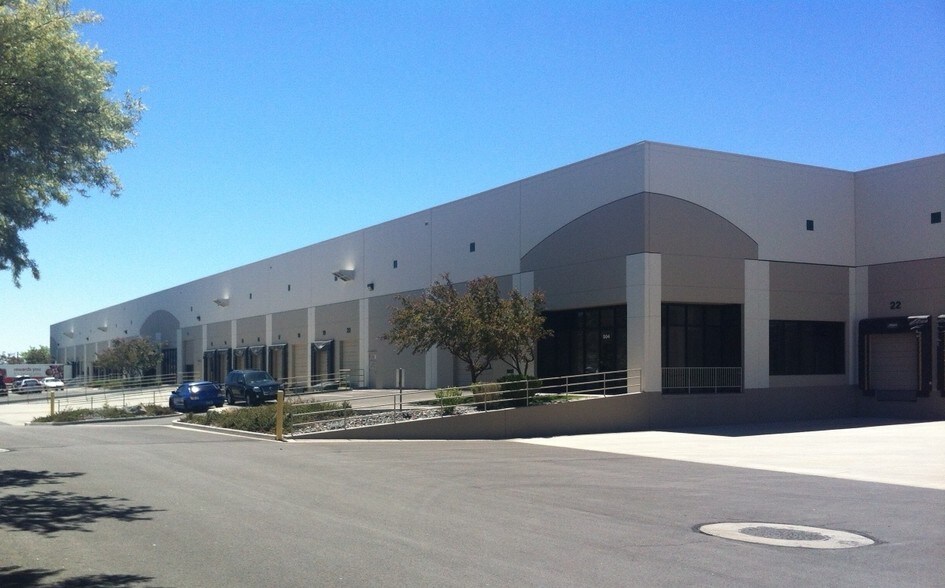 More Photos Of 880 N Hills Blvd, Reno Warehouse For Lease
