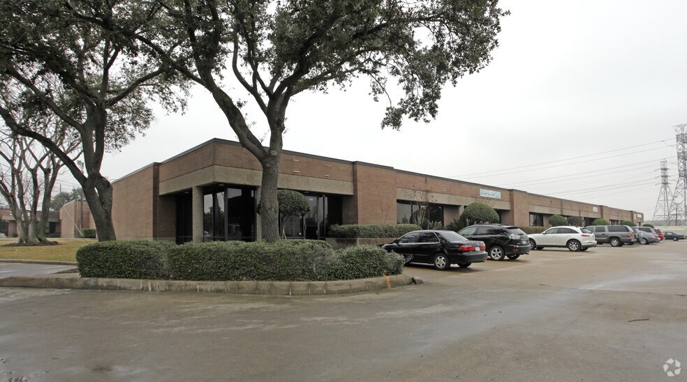 More Photos Of 12919 Southwest Fwy, Stafford Light Distribution For Lease