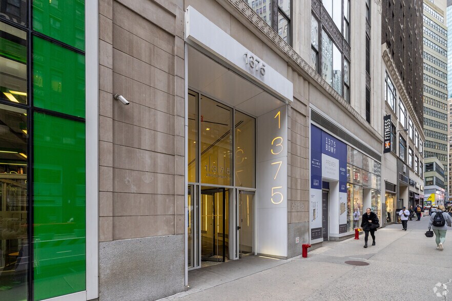 More Photos Of 1375 Broadway, New York Office For Lease