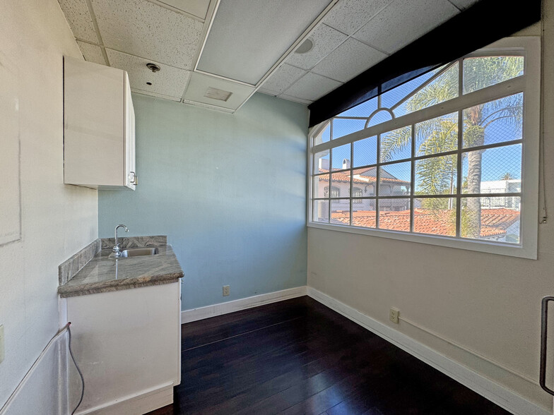 More Photos Of 1525 State St, Santa Barbara Office For Sale
