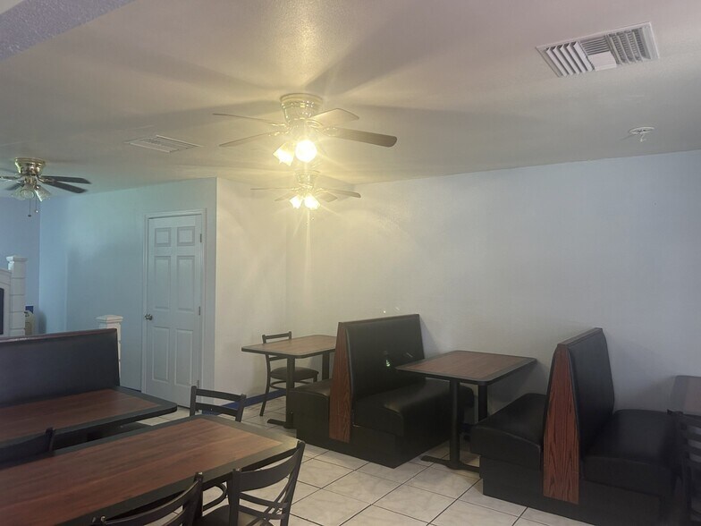 More Photos Of 413 Elm St, Welaka Freestanding For Sale