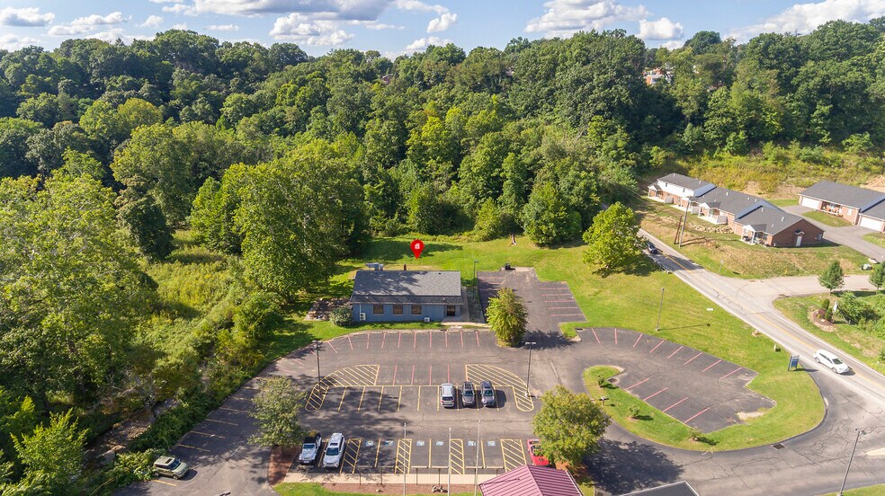 More Photos Of 715 Craigdell Rd, New Kensington Bar For Sale