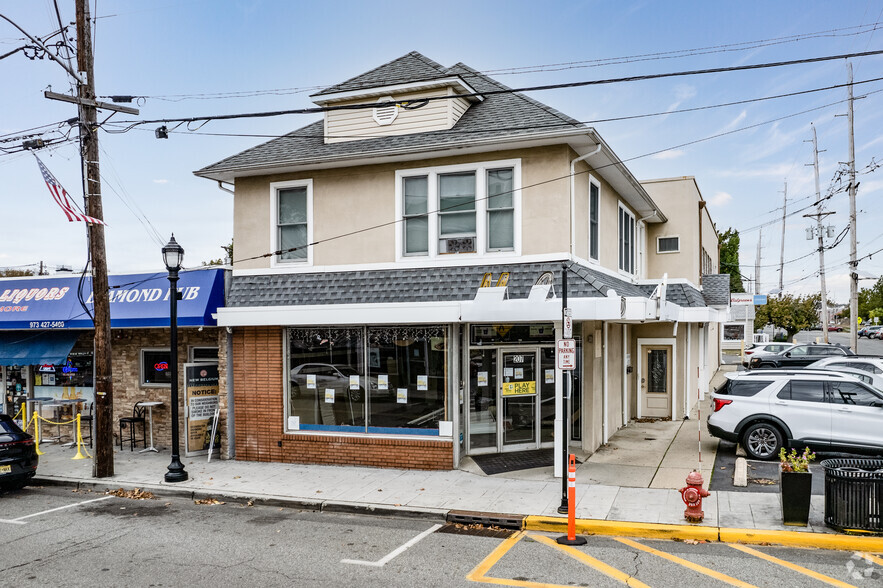 Primary Photo Of 207 Diamond Bridge Ave, Hawthorne Storefront For Sale