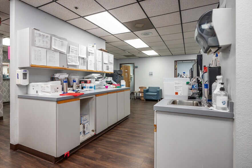 More Photos Of 630 S Rancho Dr, Las Vegas Medical For Lease