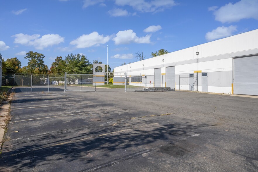 More Photos Of 8197 Euclid Ct, Manassas Park Warehouse For Lease