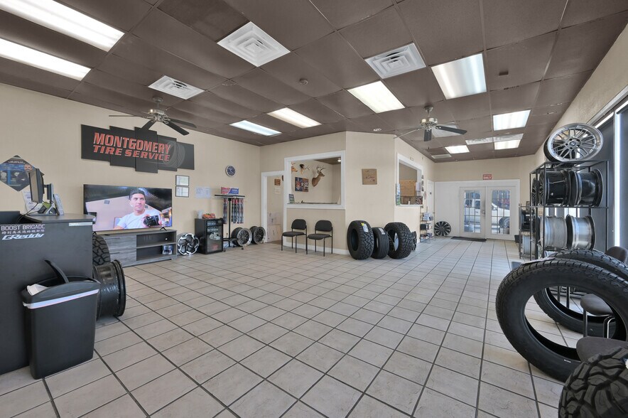 More Photos Of 13782 Highway 105 W, Conroe Light Manufacturing For Sale