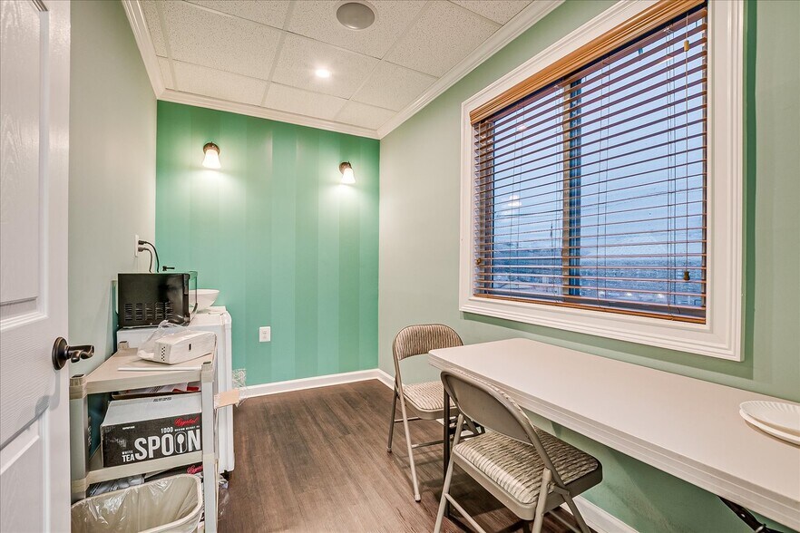 More Photos Of 72 Highway 27, Edison Medical For Sale