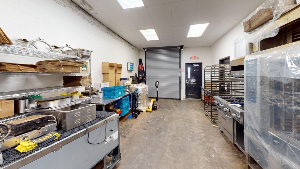 More Photos Of 911 E McMillan St, Cincinnati Storefront For Sale