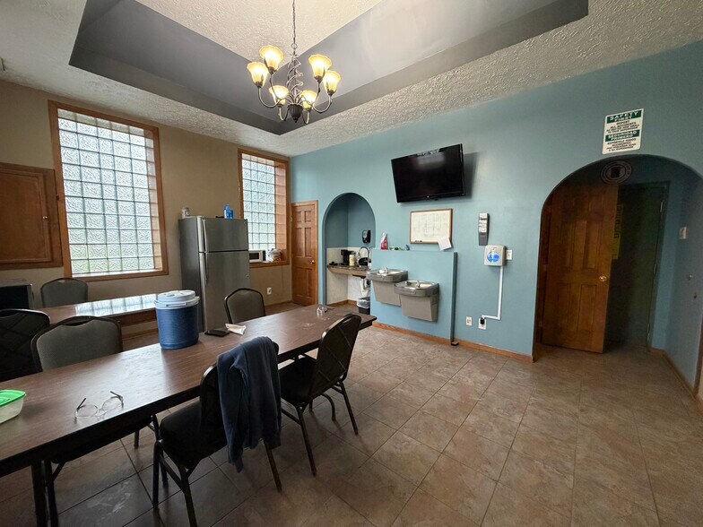 More Photos Of 816 N Milan St, Canal Fulton Warehouse For Sale