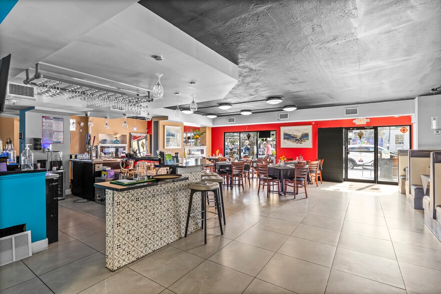 More Photos Of 502-504 Lucerne Ave, Lake Worth Restaurant For Lease