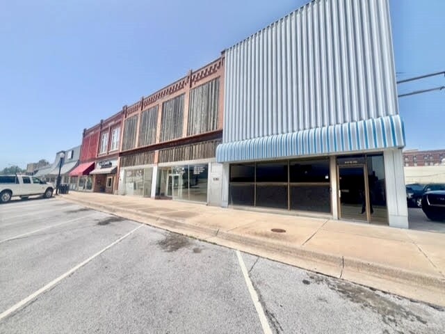More Photos Of 210 W 9th St, Coffeyville Office For Sale