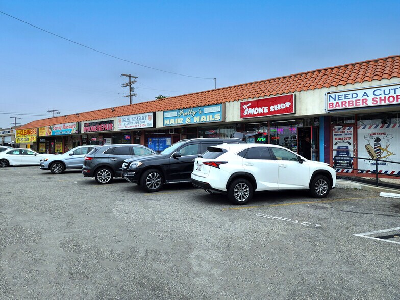 More Photos Of 16153-16167 Nordhoff St, North Hills Storefront For Lease