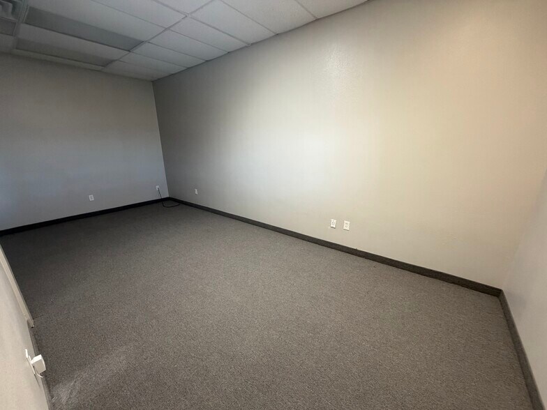 More Photos Of 505 N Interstate 35 Service Rd, Red Oak General Retail For Lease