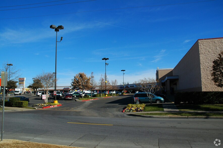 More Photos Of 5334 Ross Ave, Dallas General Retail For Lease