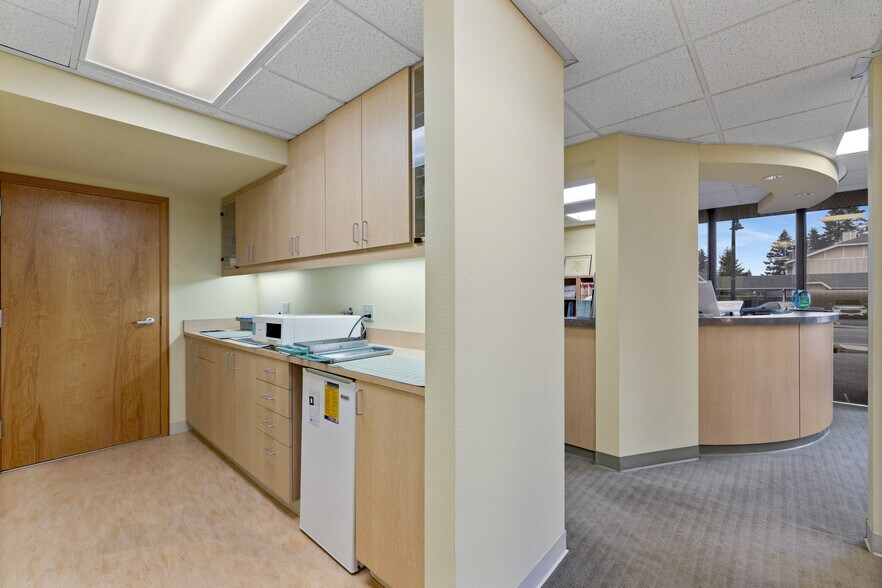 More Photos Of 7820-7822 27th St W, University Place Medical For Sale