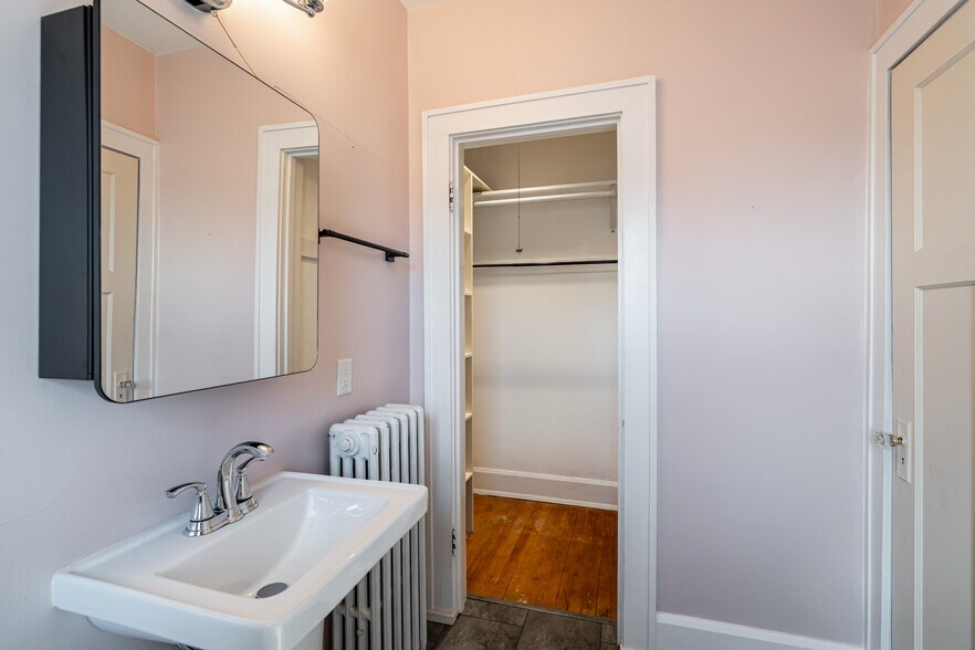 More Photos Of 3701 E Layton Ave, Cudahy Storefront Retail Residential For Sale