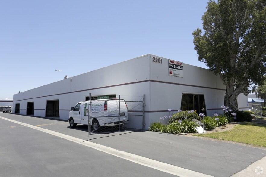 More Photos Of 2201 S Standard Ave, Santa Ana Warehouse For Lease