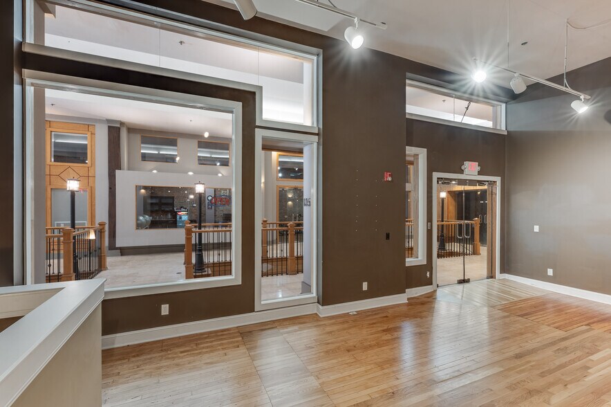 More Photos Of 1463 Market St, Chattanooga Storefront Retail Office For Lease
