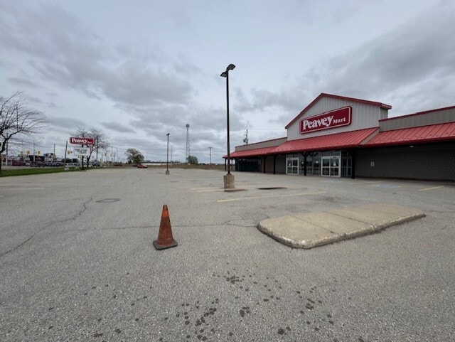 More Photos Of 1780 Wharncliffe Rd S, London Freestanding For Sale